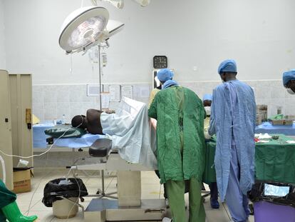 Africanos que ayudan a africanos