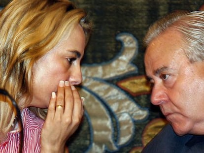 Sonia Castedo y Luís Díaz Alperi, durante un pleno municipal en 2008.