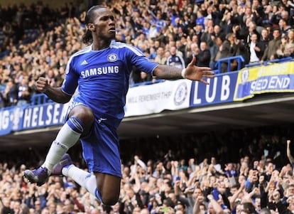 Drogba celebra un gol en Stamford Bridge.