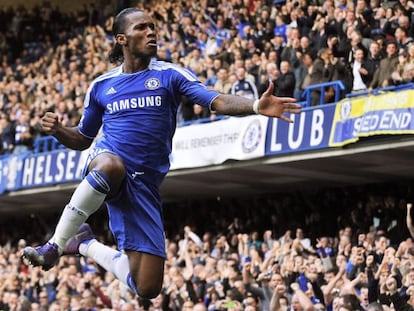 Drogba celebra un gol en Stamford Bridge.