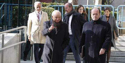 Francisco González, saliendo de la Audiencia Nacional donde se enfrenta a delitos de cohecho y de descubrimiento y revelación de secretos.