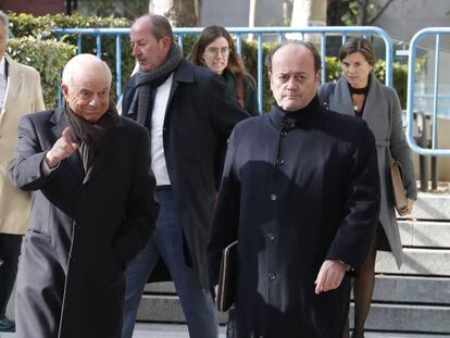 Francisco González, saliendo de la Audiencia Nacional donde se enfrenta a delitos de cohecho y de descubrimiento y revelación de secretos.