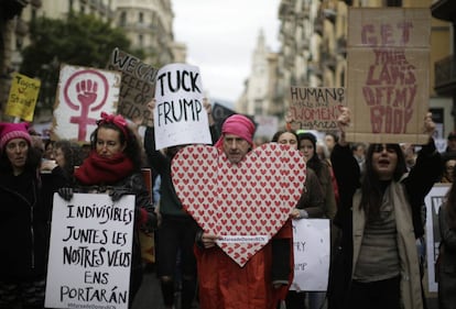 Manifestación contra Trump por las calles de Barcelona (España).