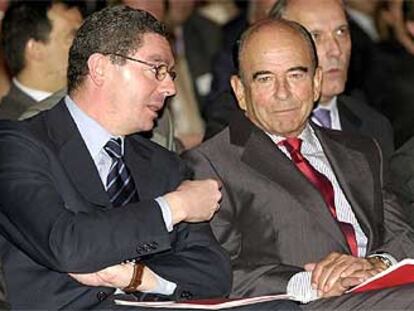 Alberto Ruiz-Gallardón y Emilio Botín durante la presentación del proyecto Ciudad Financiera del SCH.