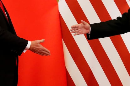 Las manos de Donald Trump y Xi Jinping, en Pekín, en 2017.