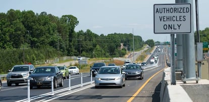 Imagen del tráfico en la autopista I-77, en el entorno de Charlotte (Carolina del Norte, EE UU).