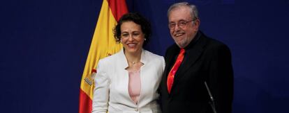 Magdalena Valerio, ministra de Trabajo, Migraciones y Seguridad Social junto a Octavio Granado, secretario de Estado de Seguridad Social.