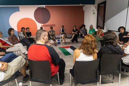 Asamblea nocturna del encierro de profesores el 3 de septiembre.