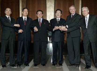 De izquierda a derecha, los negociadores de Japón, Corea del Sur, Corea del Norte, China, EE UU y Rusia, en Pekín.
