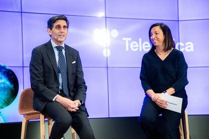 José María Álvarez-Pallete, presidente de Telefónica, y Marta Machicot, directora global de Personas de la compañía, durante la presentación de Universitas. 