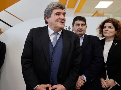 El ministro para la Transformación Digital y de la Función Pública, José Luis Escrivá, visita el centro de investigación TIC de la universidad de A Coruña el pasado 22 de enero.