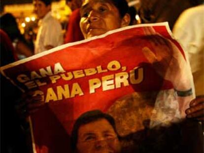 Una partidaria del candidato Alan García, el martes en el norte de Lima.