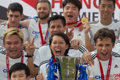 Chan Yuen-ting, de 28 años, celebrando el título de Liga.