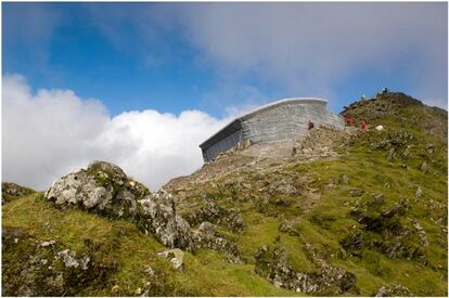 <span ><span >Snowdon Summit en Gales de Ray Hole Architects. <span ><span >FOTO ANURIN PHILIPS</span>