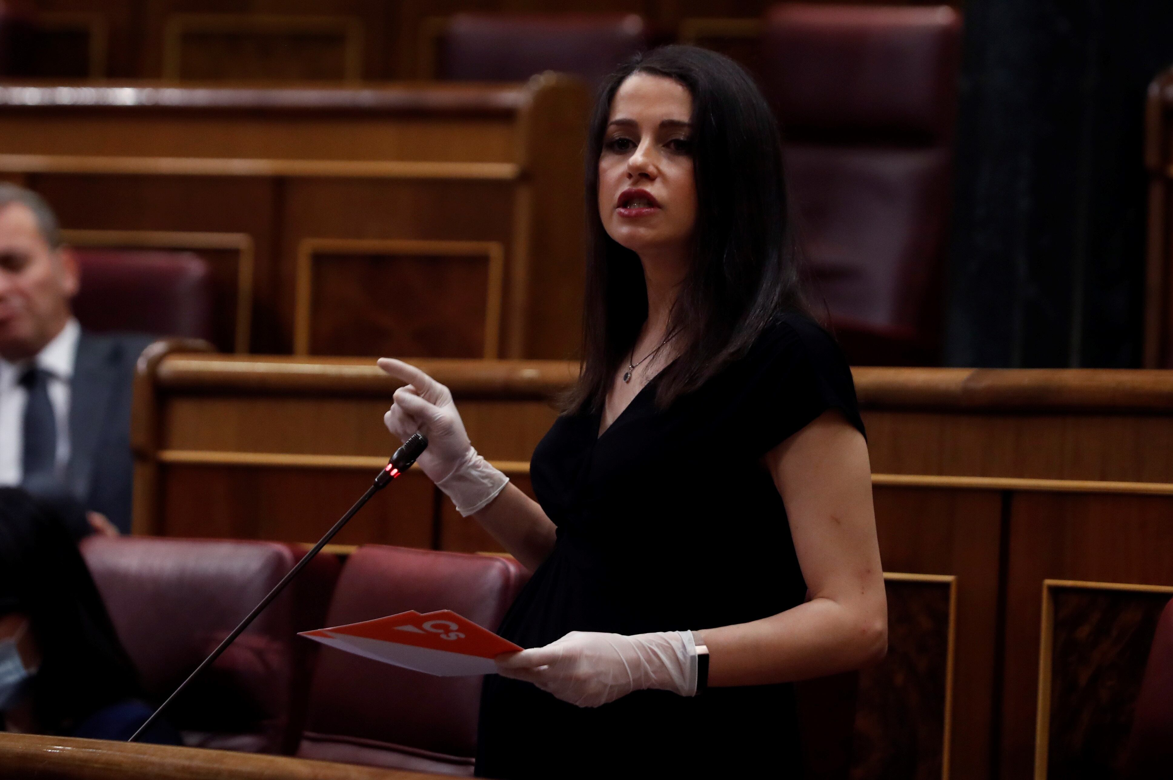 La portavoz de Ciudadanos, Inés Arrimadas, interviene en el pleno del Congreso el 6 de mayo de 2020.