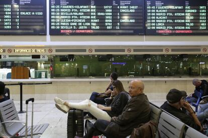 Trens cancel·lats a l'estació de Sants de Barcelona.