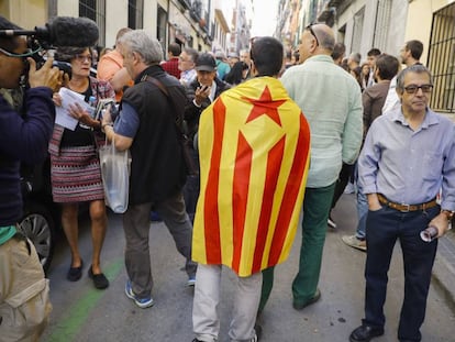 Decenas de personas asistieron el pasado domingo al acto a favor del refer&eacute;ndum catal&aacute;n en Madrid.