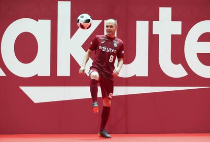 Iniesta, con el uniforme de su nuevo equipo