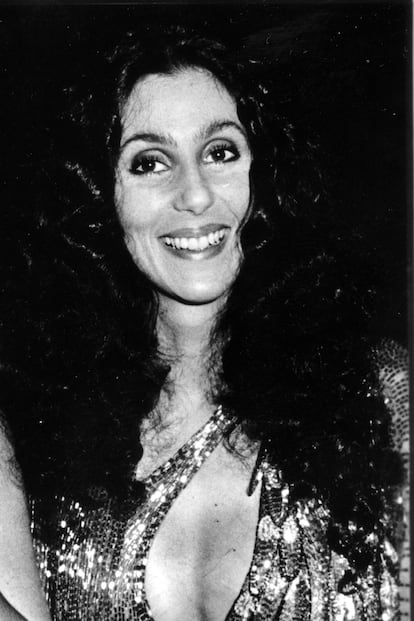 Por Cher no pasan los años. La artista estrenaba ayer un musical en Broadway del que es productora: la historia de su propia vida.