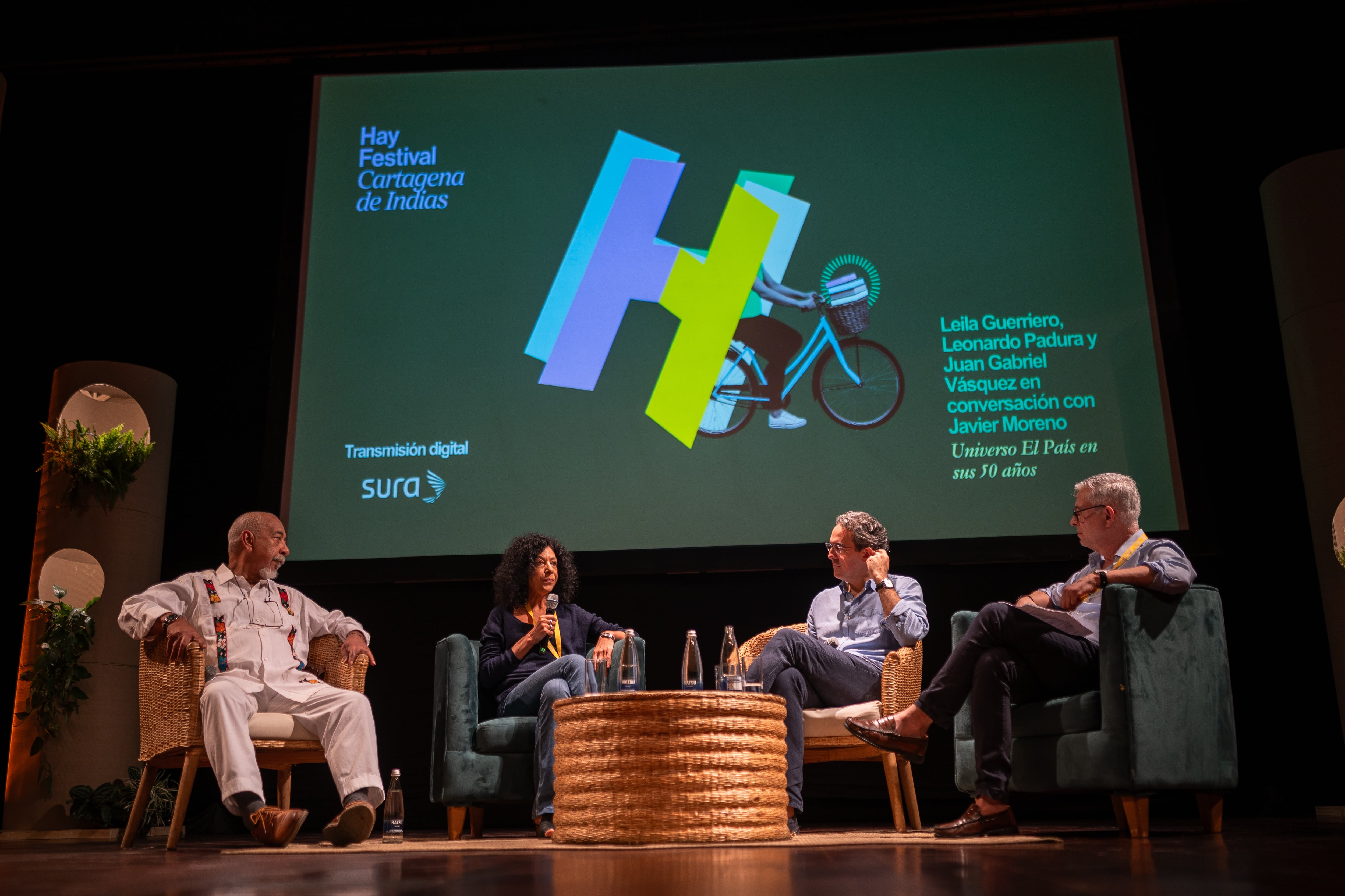 Leonardo Padura, Leila Guerriero, Juan Gabriel Vásquez y Javier Moreno, durante el Hay Festival en Cartagena, este viernes.