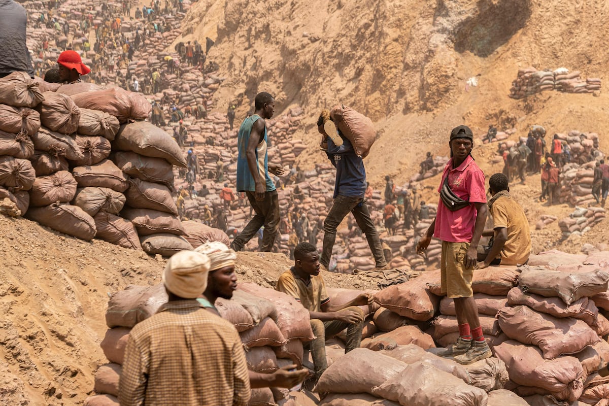 Los ‘minerales de sangre’ africanos empañan la imagen de Apple y ...