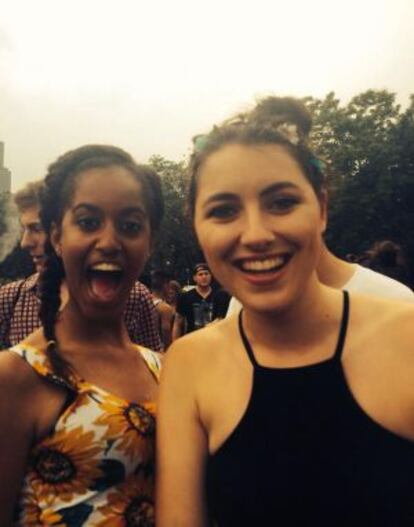 Malia Obama en uno de sus 'selfies' durante el Lollapalooza.