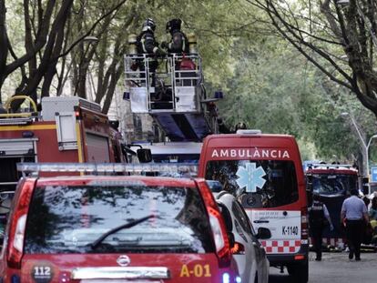 Ambulancias y bomberos en el incendio en Sant Antoni.