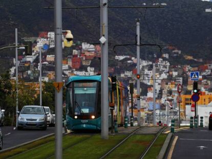 El tranvía que une Santa Cruz y La Laguna, en Tenerife. 