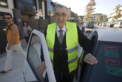 A Jesús Ferro, donostiarra de 87 años, le acaban de renovar el permiso de conducir hace apenas unos meses.