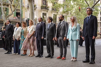 El presidente del Parlament, Josep Rull, encabeza la delegación de la Cámara catalana en la ofrenda floral al monumento a Rafael Casanova.
