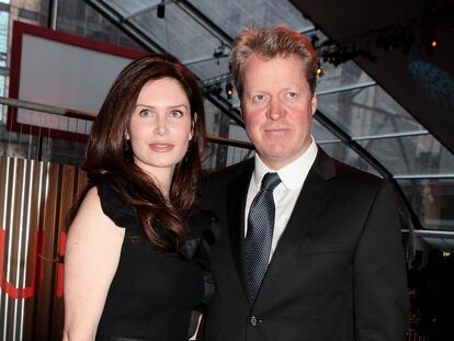 Karen Gordon y Charles Spencer en una gala en la central eléctrica de Battersea, el 4 de mayo de 2011, en Londres, Inglaterra.