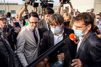 Carles Puigdemont, a la salida de la prisión de Balcani, en Cerdeña