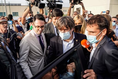 Carles Puigdemont, leaving the Balcani prison, in Sardinia