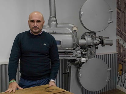 Jose Manuel Colón, periodista y director del documental 'El Camino', en las oficinas de su productora en Madrid