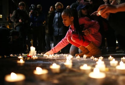 Velas en la Pla&ccedil;e de la Bourse, Bruselas.