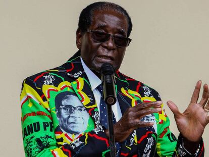 Robert Mugabe, en una imagen de 2016, dirigió su país, Zimbabue, con mano de hierro desde 1980 a 2017.