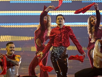 WRS, representante de Rumania, en la final de Eurovisión.