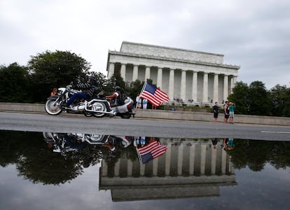 Motoristas participan en la 'Rolling Thunder', la carrera anual en Washington para recordar a los prisioneros de guerra y soldados desaparecidos.