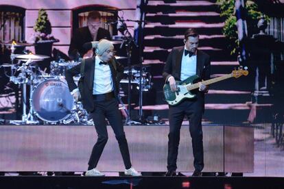 Matthew Healy, líder del grupo ganador, durante su actuación en los Brit Awards.