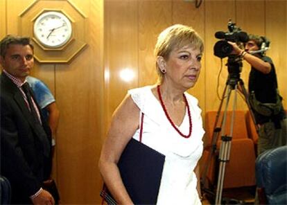 La diputada tránsfuga María Teresa Sáez, a su llegada ayer a la comisión de investigación de la Asamblea de Madrid.