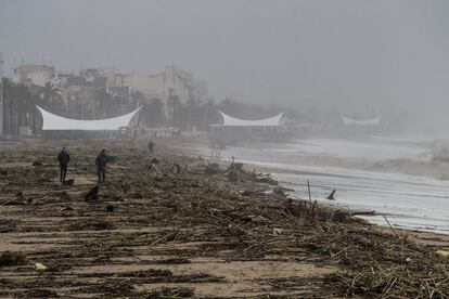 Estado en el que ha quedado la playa de Calella tras el temporal. 