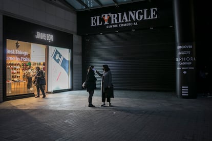 Una de las entradas del centro comercial El Triangle, en el centro de Barcelona, este viernes.