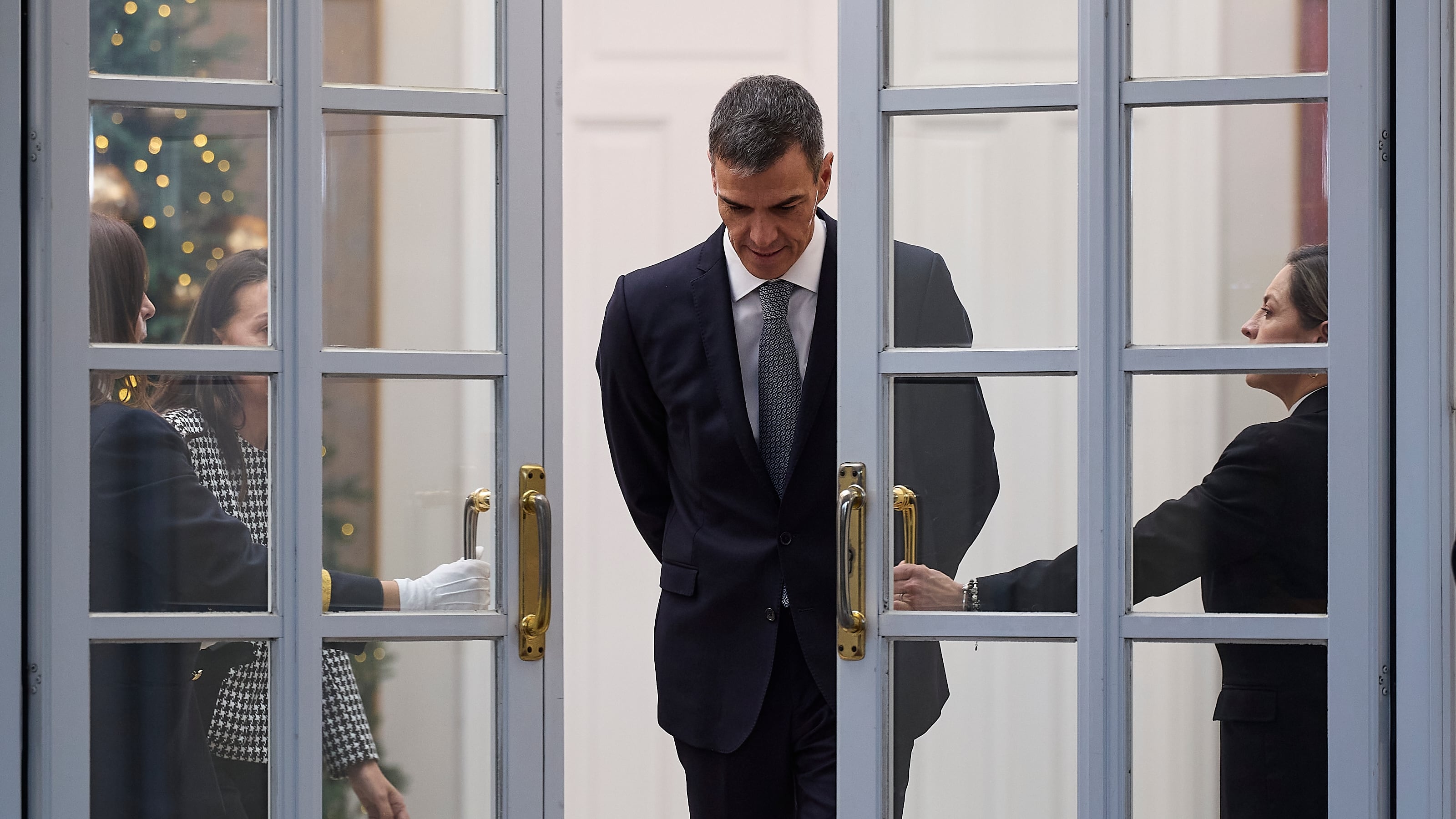 La corrupción y el acoso noquean al Gobierno