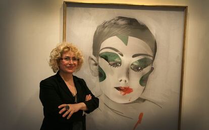 La artista Carmen Calvo, junto a una de sus obras, el pasado año.