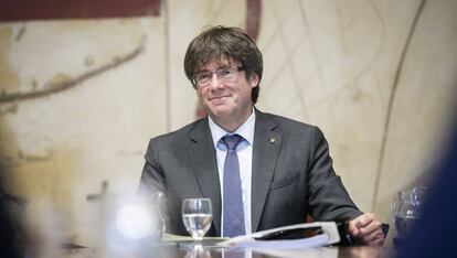 Carles Puigdemont durante la reuni&oacute;n del Consejo Ejecutivo del Gobierno de la Generalitat. 
 
 