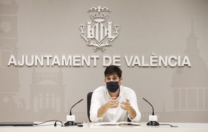 El concejal de Hacienda de València, Borja Sanjuan durante la comparecencia de prensa de este jueves.