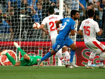 Ángel marca el primer gol del Getafe al Eibar.