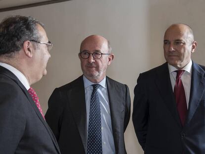 La Audiencia Nacional imputa al Santander por la gestión de Ron y Saracho en el Popular