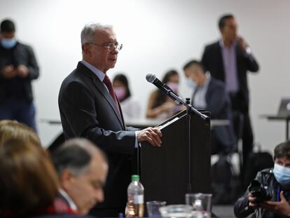 El expresidente de Colombia Álvaro Uribe habla durante un encuentro del partido político Centro Democrático, el pasado martes.