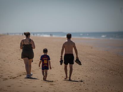 A family walks along Punta Umbría beach in Huelva province last Thursday.